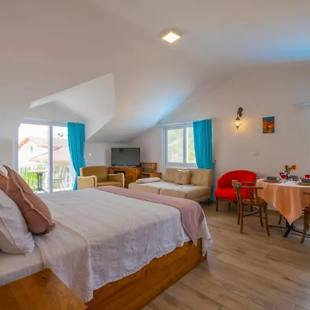 홀리데이파크 Infinity Lily 2*